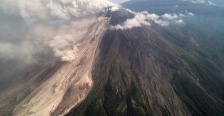 Eruptirao vulkan Colima u Meksiku, evakuisana okolna sela