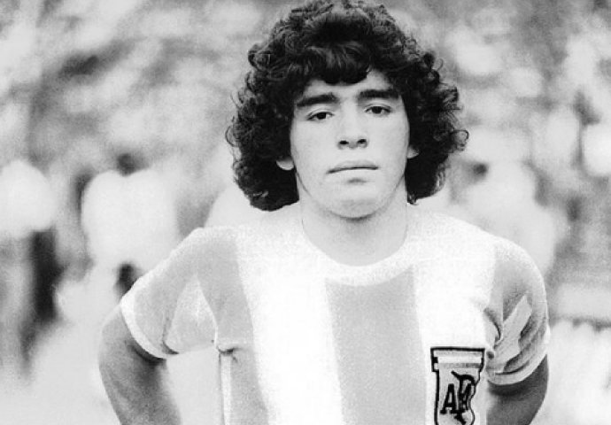 Diego Armando Maradona: Prvi pogodak u dresu Argentine (1979) (VIDEO)