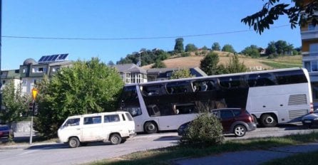 NOVI DETALJI SINOĆNJIH NEREDA Tri osobe teže povrijeđene, 18 pacijenata na KCUS-u