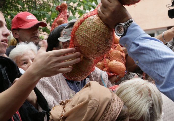 Poljoprivrednici ponovo dijelili proizvode građanima Sarajeva