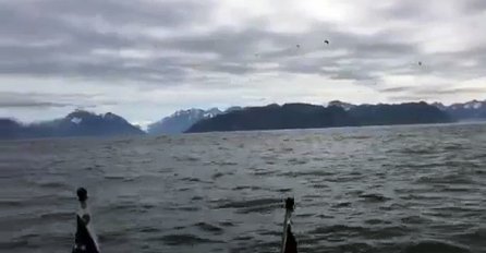 (VIDEO) Upalio je kameru i počeo snimati mirno more, a onda je snimio nešto nevjerovatno