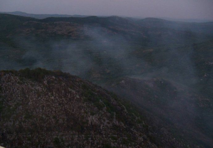 Helikoptersko izviđanje u Trebinju potvrdilo: Požar pod kontrolom