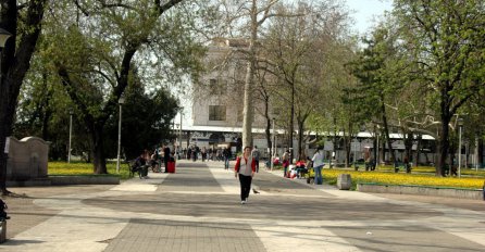 Stotine ljudi mjesecima spava u parku kod beogradske autobuske stanice