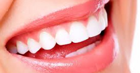 Kako ukloniti kamenac sa zuba bez odlaska zubaru?