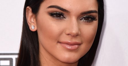 (FOTO) Sestra Kim Kardashian srušila Instagram: Više od milion 'lajkova' skupila za jedan dan!