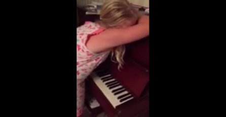 VIDEO: Djevojčica Izabela svira klavir u snu