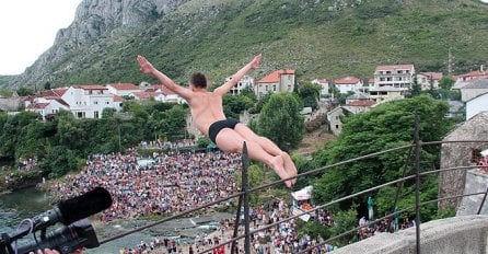 Članovi Predsjedništva BiH na obilježavanju godišnjice Starog mosta