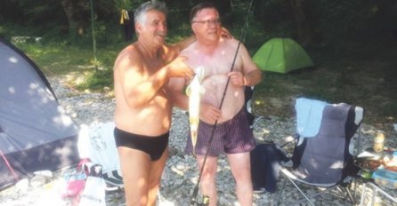 Halidova 'fotka' u kupaćim gaćama dok lovi ribu,  postala hit na internetu 