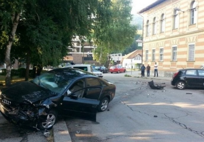  Mladić bez vozačke dozvole i pijan udario u vozila Sudske policije