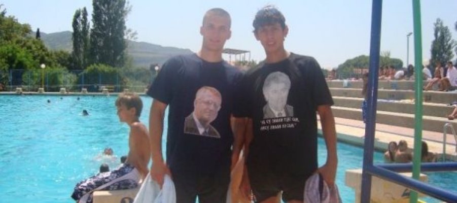 okbih-nagradio-stipendijama-velicanje-ratnih-zlocinaca-124232-91973-big