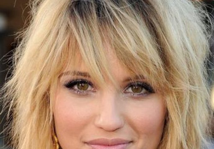 LIJEPO A JEDNOSTAVNO: Ovo su popularne frizure koje morate probati