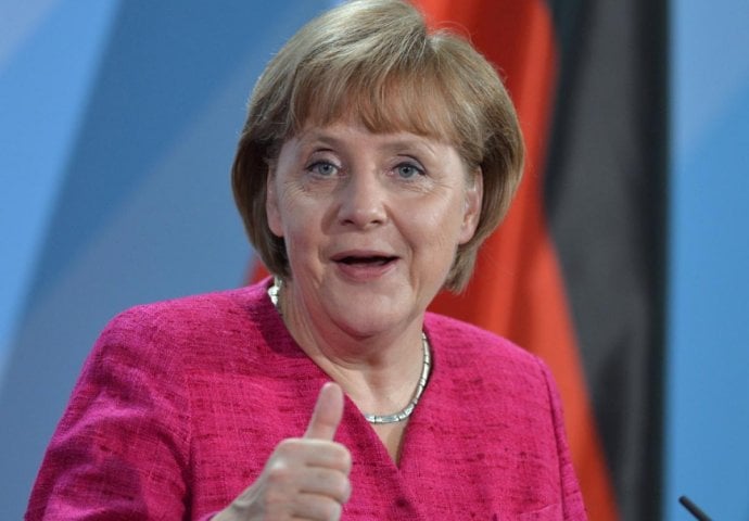 PALA NAJMOĆNIJA ŽENA SVIJETA Angela Merkel završila na podu restorana, krenula je sjesti...