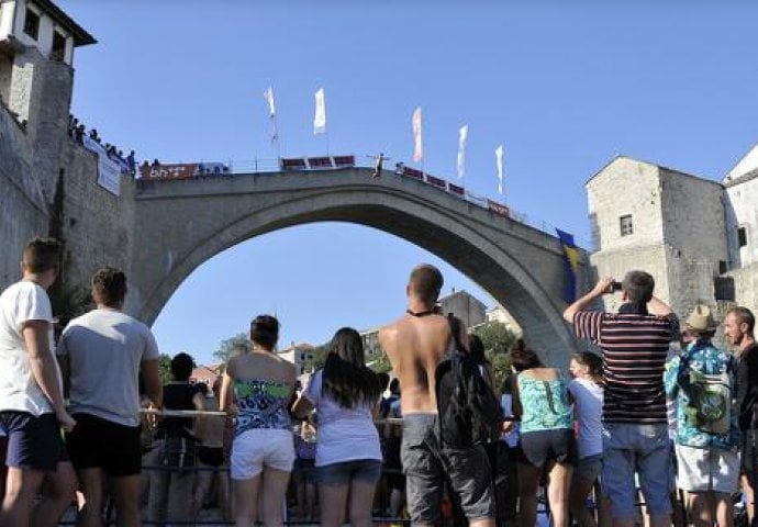 Danas tradicionalni 449. skokovi sa Starog mosta