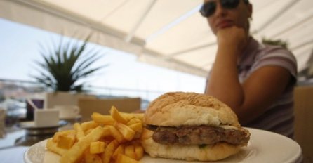 Podivljale cijene na Jadranu: Hamburger košta čak 35 KM 