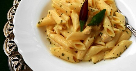 Makaroni sa pilećim sosom