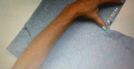 (VIDEO) OD STAROG NAPRAVITE NOVO: Uzela je staru majicu i odsjekla rukave, pogledajte što je dobila