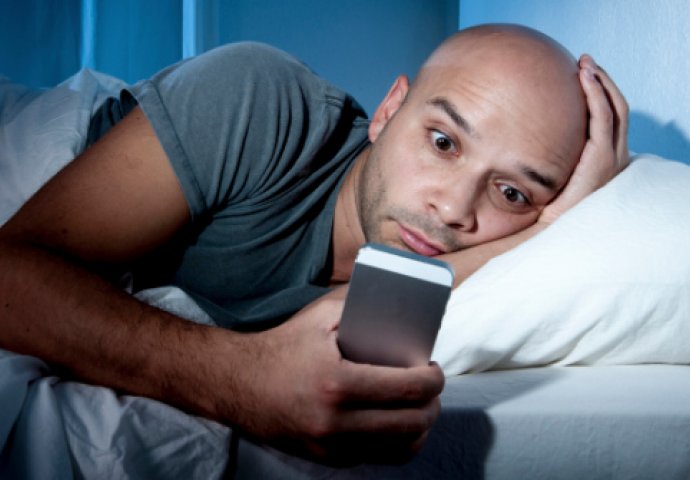 Kakva paranoja: Ovo je 20 stvari na koje muškarci pomisle kada im žena ne odgovori na SMS