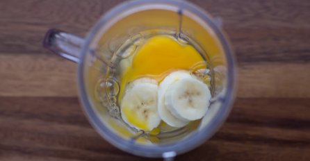 (VIDEO) Razbila je jaje nad isjeckanom bananom, a onda napravila nešto zaista fenomenalno
