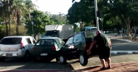 Mrzite nepropisno parkiranje? Pogledajte šta je ovaj biciklista uradio po tom pitanju!