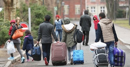 Berlin preplavile izbjeglice, na hiljade ih čeka na smještaj