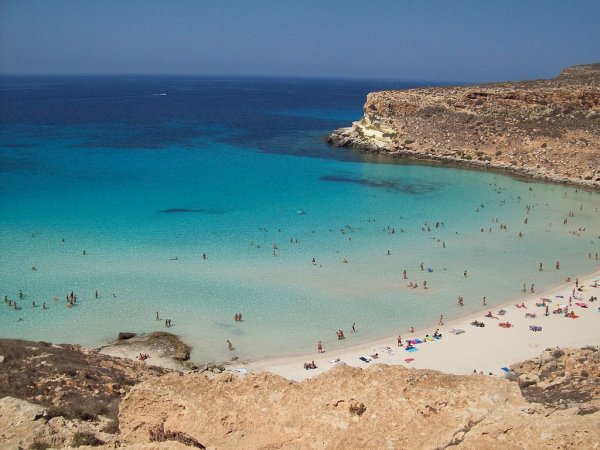 1024px-spiaggia-isola-dei-coniglio-lampedusa