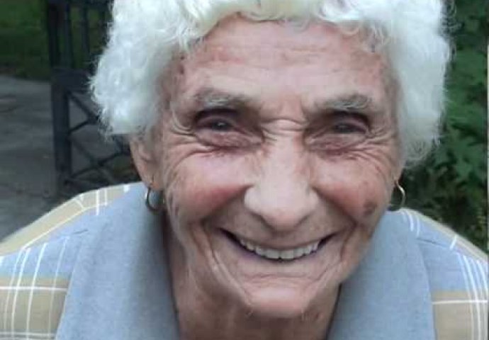 (VIDEO) Niko se nije obradovao kameri kao ova baka! 