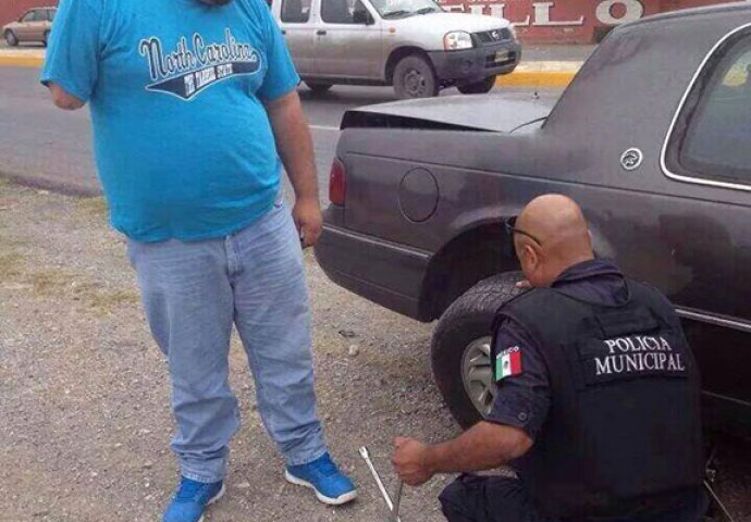 Ovi policajci će vam vratiti vjeru u ljudskost: Fotografija pod brojem 5 će vas posebno dirnuti!