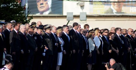 Vojni mimohod - 20 topovskih plotuna u znak 20 godina oslobođenja