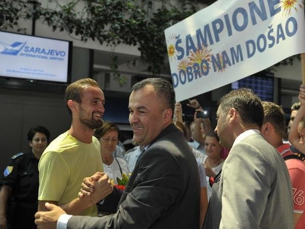 news-2015-may-tuka-aerodrom-3-449660939