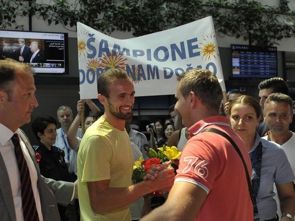 news-2015-may-tuka-aerodrom-2-419538589