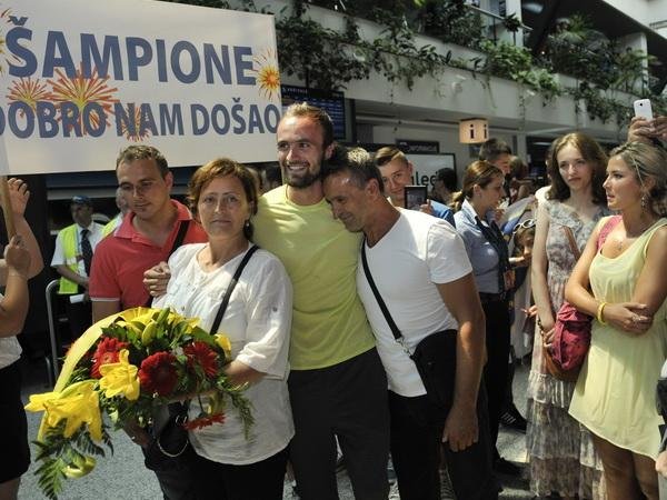 news-2015-may-tuka-aerodrom-1-813505951