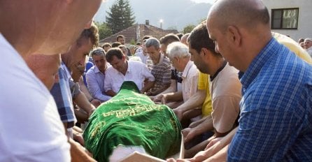 Stotine ljudi klanjalo dženazu mladiću koji je stradao od ručne bombe