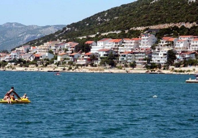 Sarajlija preminuo na plaži u Neumu