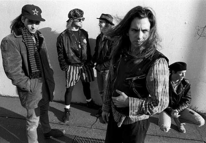 Neki bendovi su na početku svojih karijera imali stvarno čudna imena, a ovo je 13 najneobičnijih