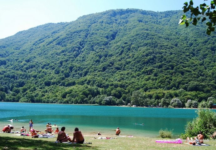 Nova tragedija na Boračkom jezeru: Utopio se 23-godišnji mladić