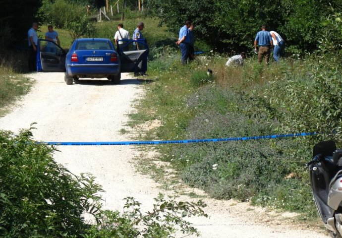  Policajci zatekli ranjenog Gudelja pored parkiranog vozila