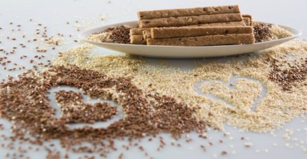 Jednostavna i brza priprema  zdravih integralnih pločica! (VIDEO) 