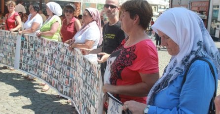 Protest "Žena Srebrenice" u Tuzli: Neka političari prestanu ponižavati žrtve!