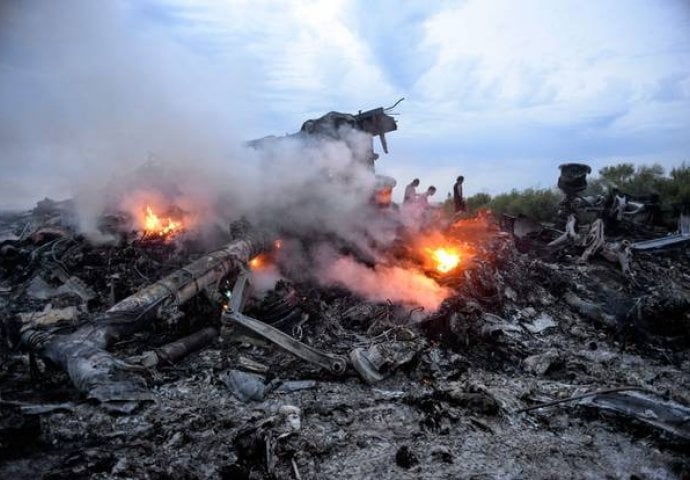 Novi detalji istrage: Na mjestu pada aviona MH17 pronađeni dijelovi rakete