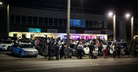 Protesti u Fergusonu nastavljeni, vanredno stanje i dalje na snazi