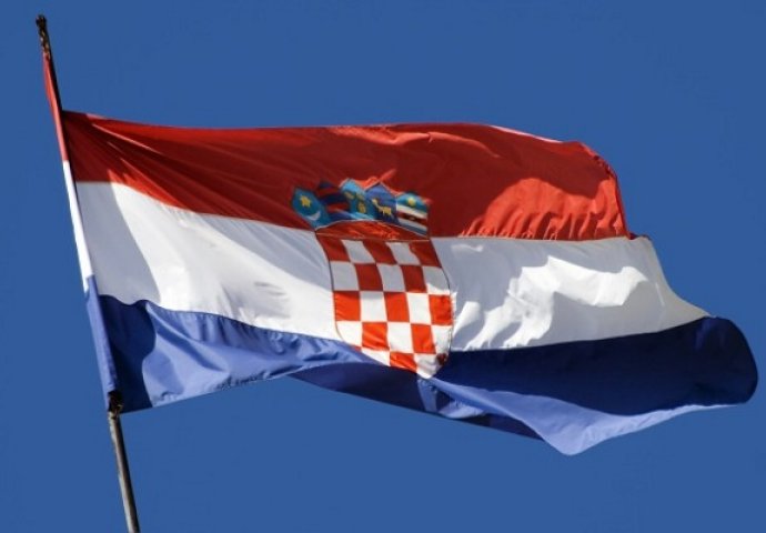 Po drugi put zapaljena hrvatska zastava 