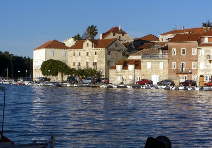 OTOK BRAČ: Nezapamćena pljačka! Lopovi ukrali 1.5 miliona kuna ali ne mogu pobjeći!