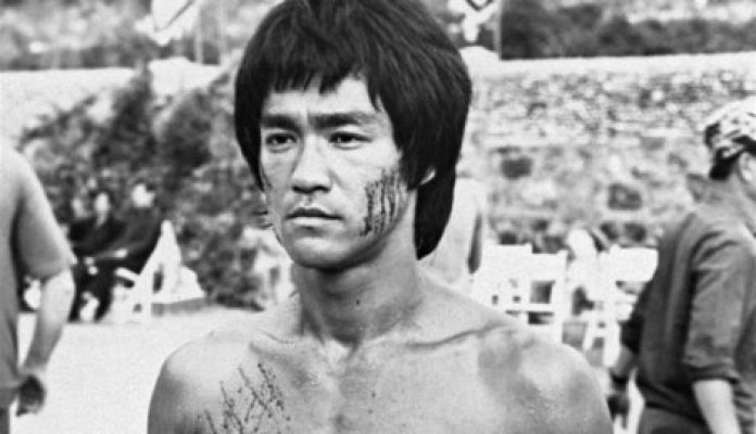 282930-bruce-lee02ap-f