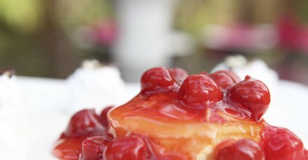 (VIDEO) Lagano i osvježavajuće: Očaravajući mini cherry cheesecake 