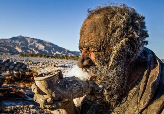 Ovaj čovjek se nije kupao 60 godina! Nećete vjerovati kako mu koža izgleda (FOTO)