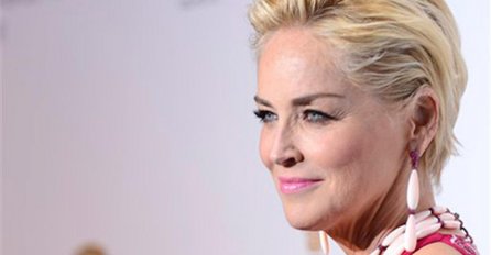Prave sirove strasti: 57-godišnja Sharon Stone pozirala potpuno gola