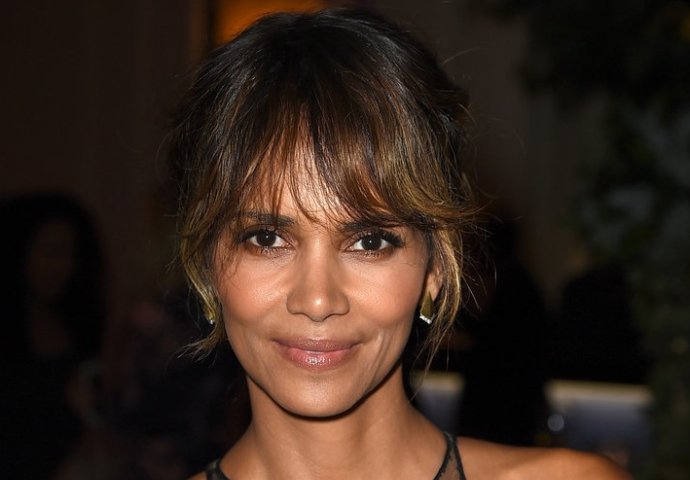 Halle Berry objavila fotografiju u toplesu i srušila internet