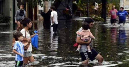 Ugroženo 20.000 osoba, voda se polako povlači 