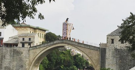  15.000 ljudi posmatra skakače Red Bull Cliff Diving-a u Mostaru 