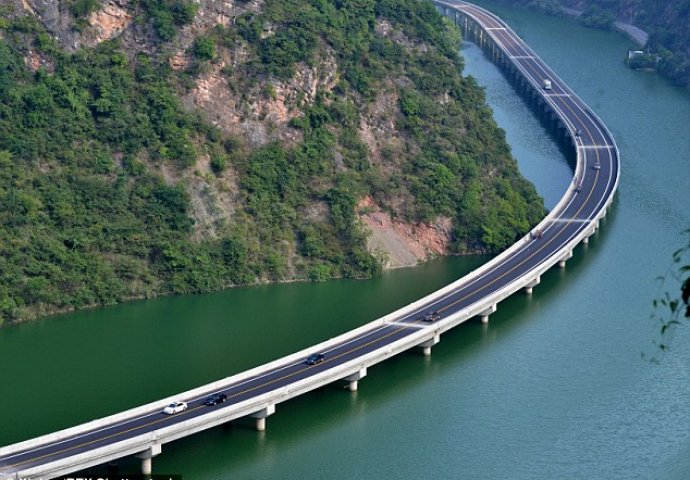 Nevjerovatno arhitektonsko čudo: Kinezi napravili autoput na vodi